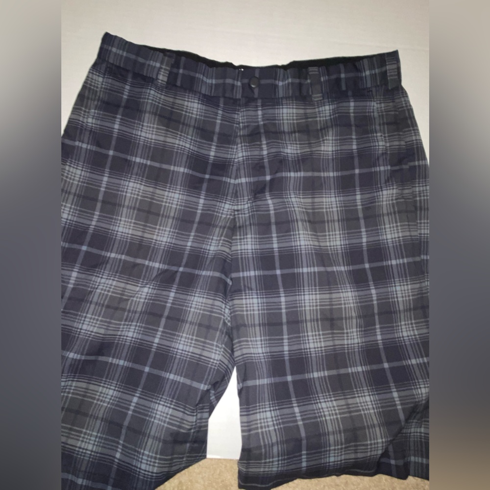 NIKE GOLF TOUR PERFORMANCE BLACK PLAID DRI-FIT SHORTS W32 EUC 0070